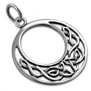 Small, Light, Round Celtic Silver Pendant, pn607